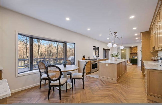 Elegant Spring Stay on Peaceful Retreat - Photo 32