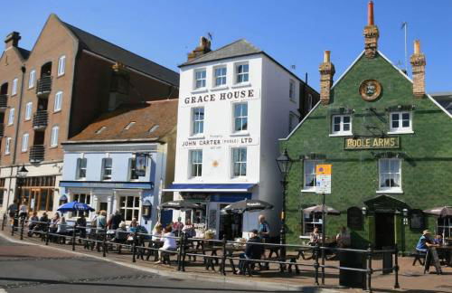 Spinnaker House-with Tesla Electric Charging Point - Photo 48