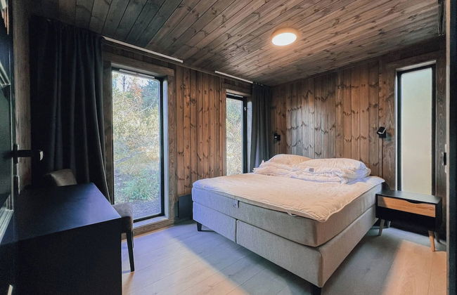 Modern Mountain Cabin - Outdoor Hot Tub - 8 Beds - Photo 3