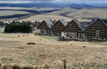 T2 confortable - Piscine chauffée - Super Besse - Photo 32