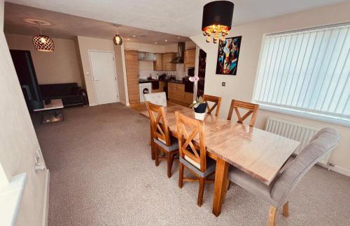 Middlesbrough Spacious Flat 2 bedrooms & 2 bathrooms & Free Private Parking & Wifi - Foto 5