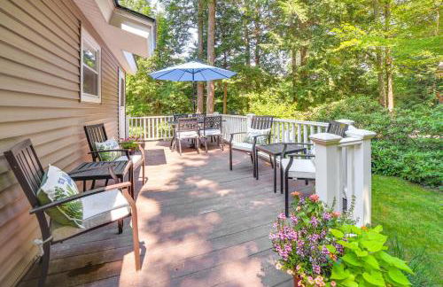 Breathtaking Newbury Cottage with Deck on Chalk Pond - Foto 2