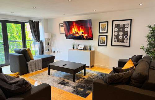 Balcony Free Parking Huge TV City Centre Apt - Foto 1