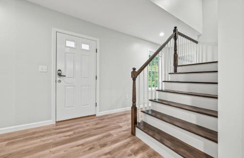 Huge 10BR Family Stay, Sleeps 20 in Bloomfield, CT - Photo 21