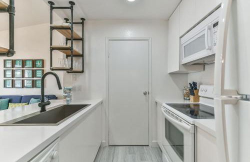 Coastal Paradise Condo with 2 Bedrooms and Pool - Foto 7