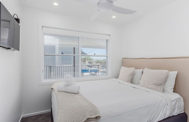 Relax on Marine Parade 2 BDR Apartment - Photo 3