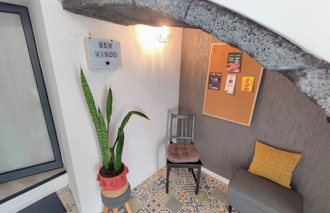 Character 2BR Upper Retreat With BBQ Terrace Parking - Foto 18
