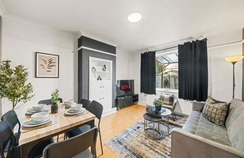 Acton 4BR House I Contractors I Families I Parking - Foto 30