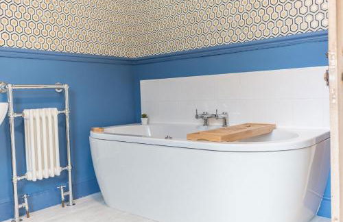 Tastefully decorated, family friendly property, central Kirkby Lonsdale, parking and EV charger - Photo 25