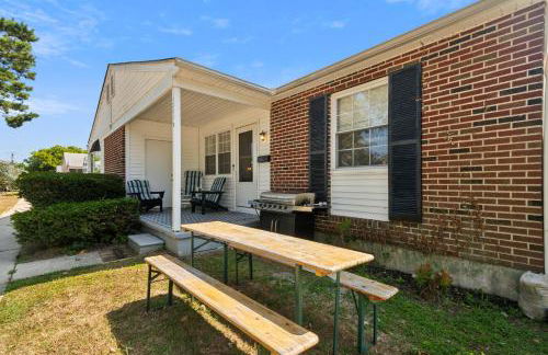 Cozy 2BR Condo - Beachside Bliss with Yard Space condo - Foto 5