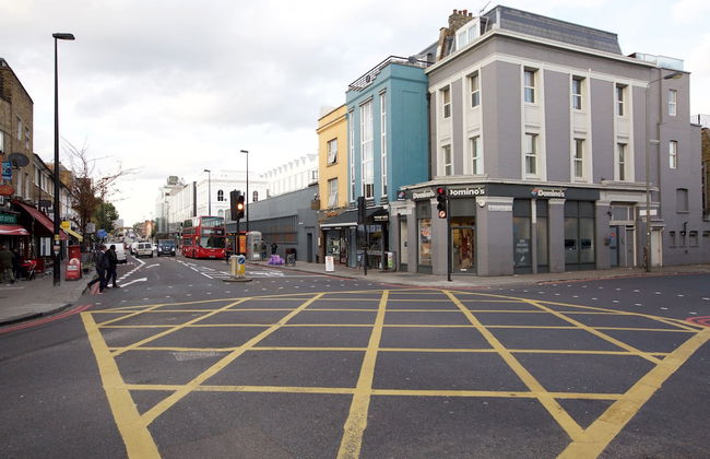JOIVY English Retro 2BR Apt Near Battersea Park - Photo 27