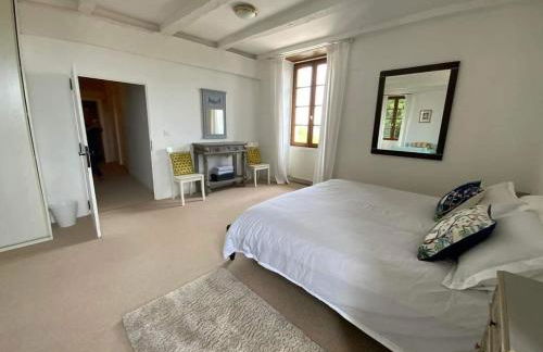 French Farmhouse Retreat with pool & superb views. - Foto 17