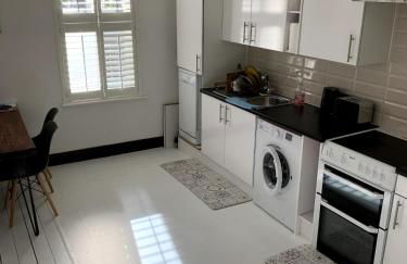 Charming 2-Bedroom Maisonette - Foto 5