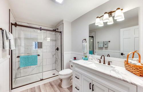 Spacious Bartlett Condo with Balconies and Pool! - Photo 15