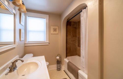 Rustic 2-Bedroom walking distance to Downtown - Foto 11