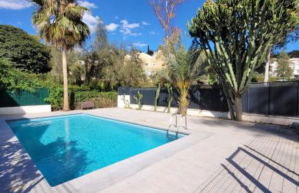 "COZY HOME", TERRACE, PARKING and POOL - Photo 1