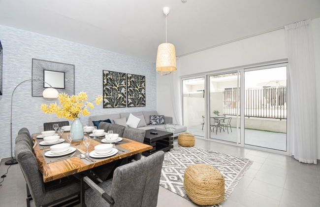 Elegant 3 BR Dubai South - Photo 9