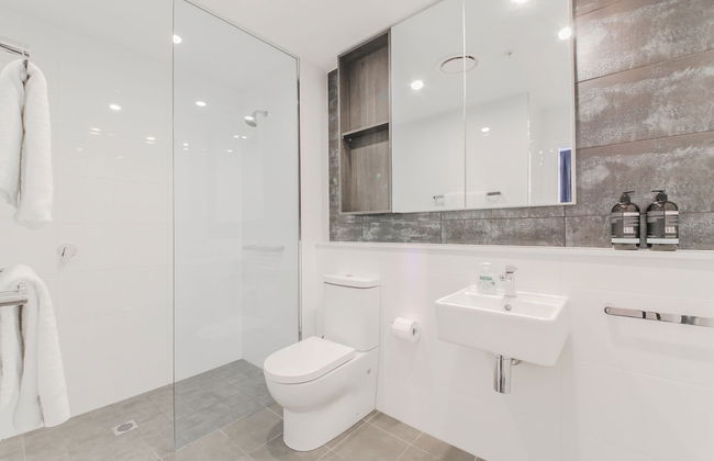 1 Bedroom Modern Apartment in Chatswood - Photo 12