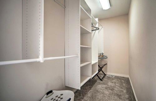 Sleek Escape with Balcony Less Than 1 Mi to 5th Avenue! - Photo 16