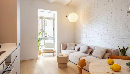 Newly Renovated Stylish Eixample - Great Location - Photo 2