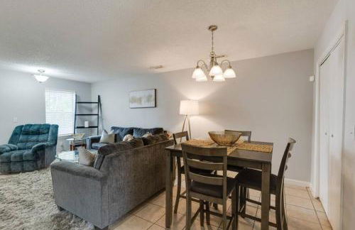 Prime Location With Balcony Near Broadway and Top Golf - Foto 12