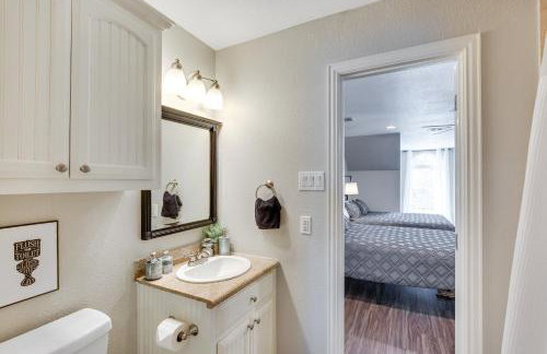 Unwind Fireside Wills Point Gem with Hot Tub and Pond - Foto 14