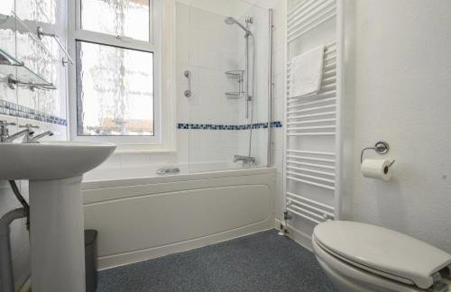 Flat 2, 10 Seafield Road - Photo 16