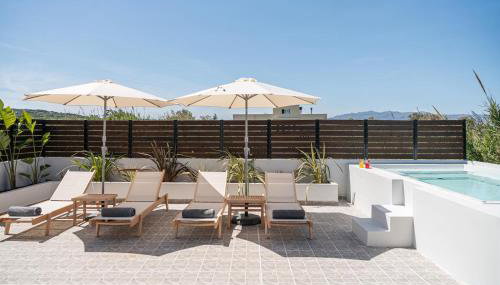 Sol Luxury Apartment - close to the beach with a private heated mini pool - Photo 4, sunbed