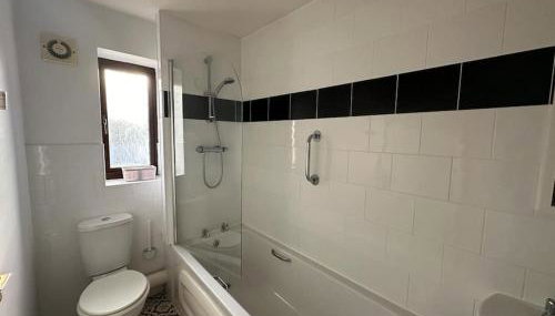 Caroline's One Bedroom House in Northampton - Foto 5, towels, Shower