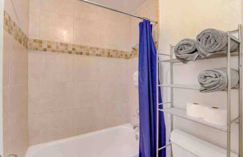 Arcade game room, 2 king beds, ev chargers - Foto 54