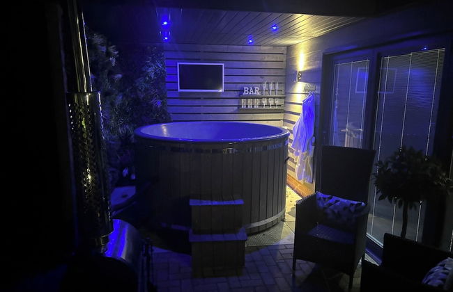 Sheffield-apartment-sleeps4-parking-hottub - Photo 15