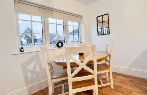 Family-Friendly 4-Bedroom House in Moston with Parking and Garden - Foto 8