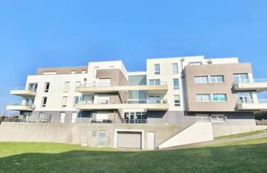 Le Domaine Réservé , parking et écrin de verdure - Foto 13