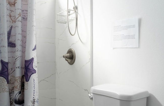 Brisa Marina 2BDR Pool Parking Beachside - Photo 5