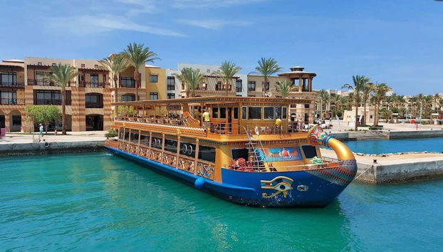 Barco Nefertari pronto para zarpar