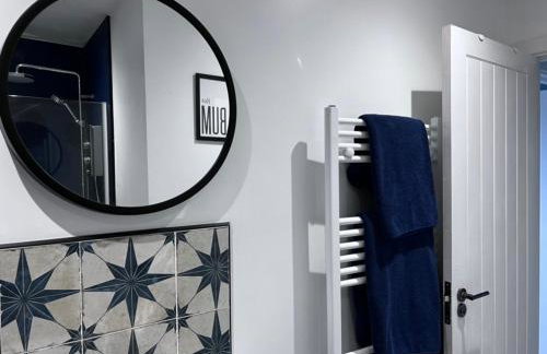 Orchard Lodge-Coastal Retreat, newly built hideaway with village views and private terrace - Foto 25