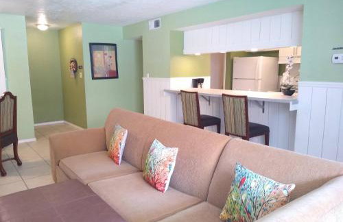 Affordable Two Bedroom Tropical Condo - Private Beach, Pools, Hot Tub - Foto 33