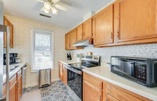 Home with Large Yard 6 Mi to Dtwn Winston-Salem! - Foto 2