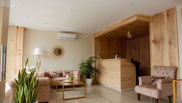 Coin salon dans le hall