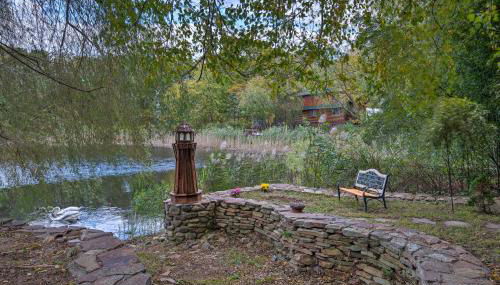 Remote Long Island Lakefront Cabin with Deck and Grill - Foto 3