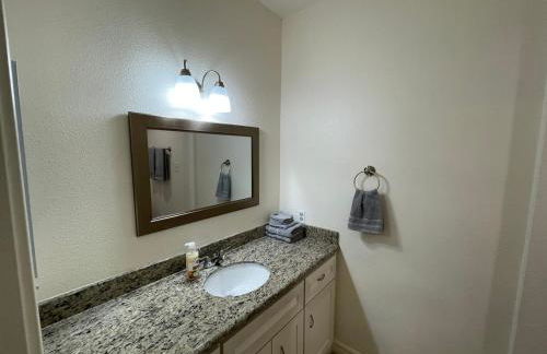 Cozy Condo Near Med Center, NRG Stadium, & Rail line - Foto 21