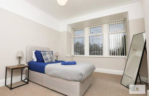 Modern 4-Bedroom 2-Bathroom with Off Road Parking in Great Sankey by Amazing Spaces Relocations Ltd - Foto 25