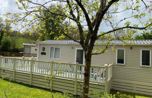 Tranquil Retreat at River Valley Country Park - Photo 1