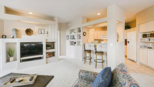 Mountain-view condo with incredible sunset views, pool, hot tub & grill - Foto 3