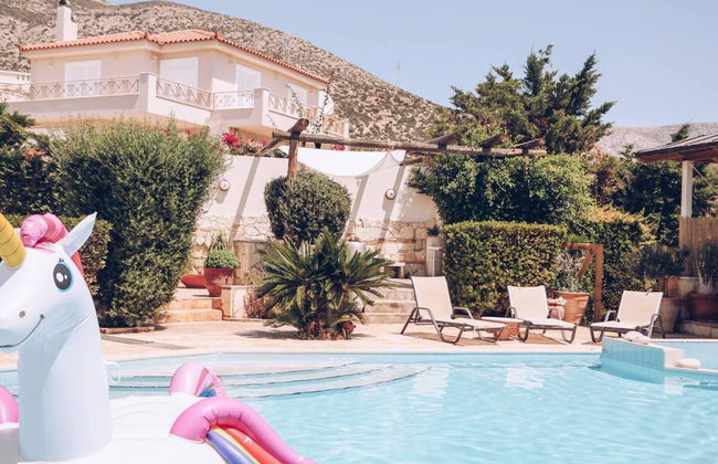 Stunning 4-bed Villa in Lagonisi Kalivia Thorikou - Photo 29