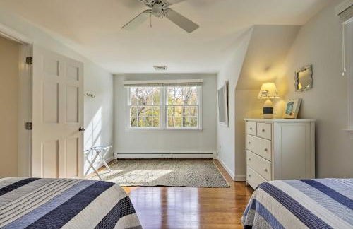 3 Bicycles Provided! Cape Cod Cottage with Deck - Foto 28