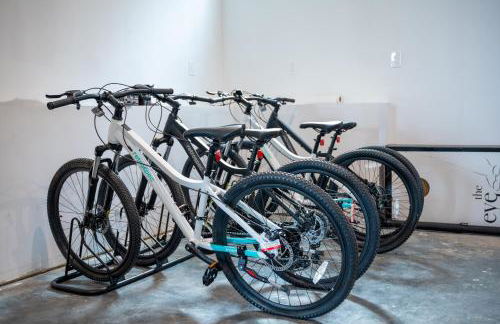 New Farmhouse, King Beds, Game Room, Hot Tub & View! - Foto 38