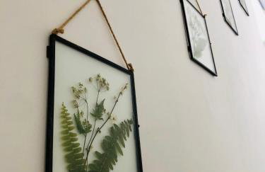 Stunning 3 bedroom & 2 bathroom cottage with patio - Foto 21