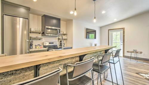 Elkhart Lake Townhome, Mins to Road America! - Foto 4