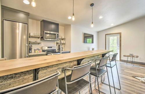 Elkhart Lake Townhome, Mins to Road America! - Foto 4